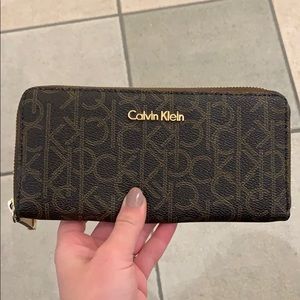 Calvin Klein Zip Around Clutch Wallet